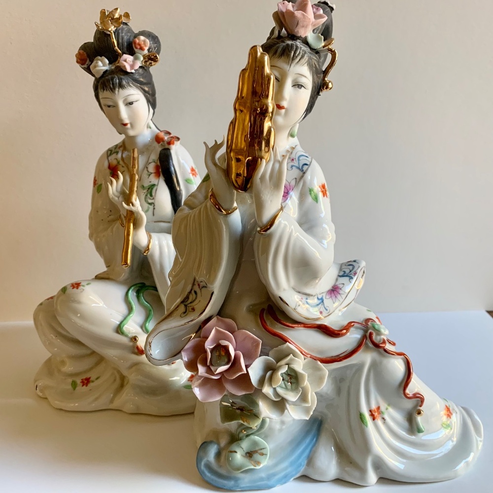 Vintage Chinese Yigi Porcelain Geisha Figurines – Hand-Painted, Gilt Accents